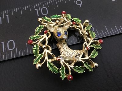 Vintage Gerry's Christmas Deer & Wreath Brooch Pin
