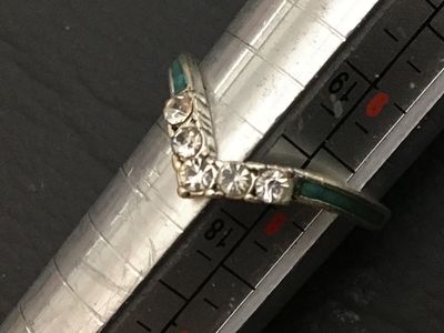 Vintage V-Shape Rhinestone and Turquoise Color Inlay Ring