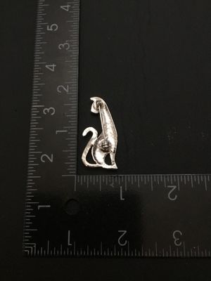 Silver-Tone Sleek Sitting Cat Brooch Pin