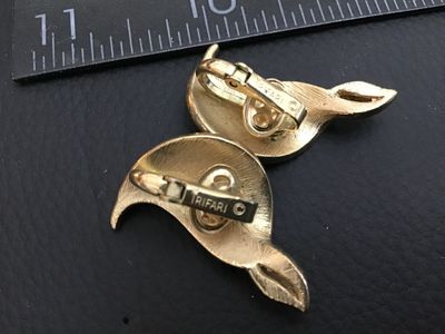 Vintage Crown Trifari Gold Tone Brushed Leaf Clip-On Earrings