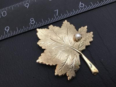 Vintage Sarah Coventry Gold-Tone Maple Leaf Brooch with Faux Pearl Accent