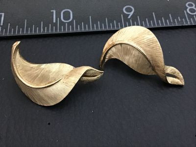 Vintage Crown Trifari Gold Tone Brushed Leaf Clip-On Earrings