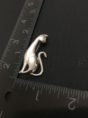 Silver-Tone Sleek Sitting Cat Brooch Pin