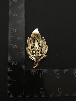 Vintage Gold-Tone Textured Leaf Pin Brooch with Faux Pearl Cluster