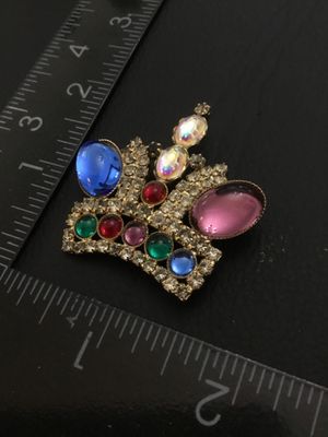 Vintage Multicolor Rhinestone & Cabochon Crown Brooch Pin
