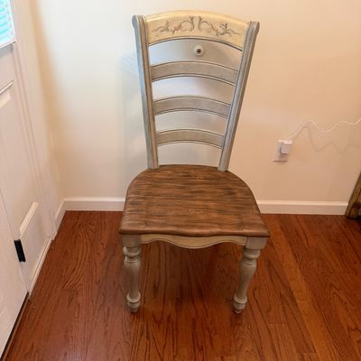 Wooden Pedestal Dining Table & Chairs with Painted Detail (DR-MG)