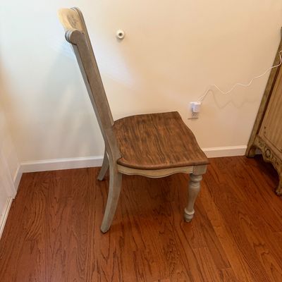 Wooden Pedestal Dining Table & Chairs with Painted Detail (DR-MG)