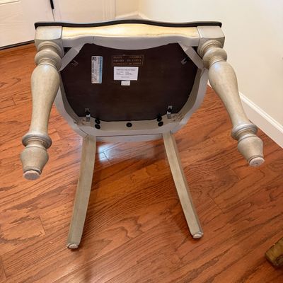 Wooden Pedestal Dining Table & Chairs with Painted Detail (DR-MG)