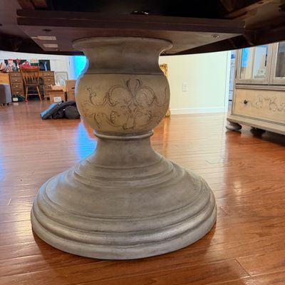 Wooden Pedestal Dining Table & Chairs with Painted Detail (DR-MG)