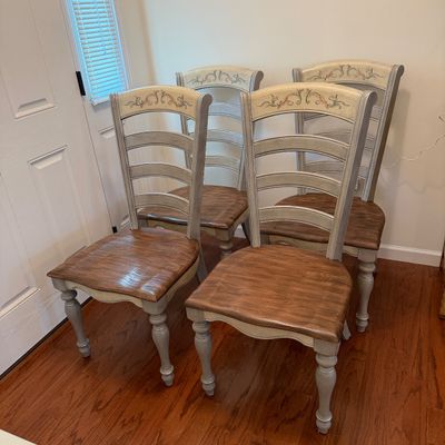 Wooden Pedestal Dining Table & Chairs with Painted Detail (DR-MG)