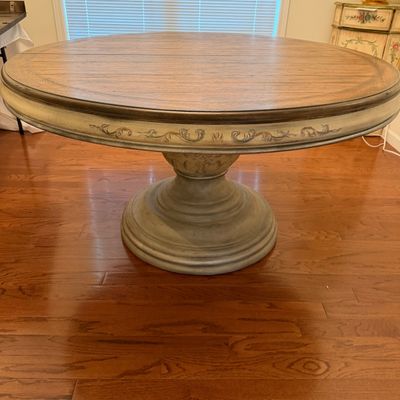 Wooden Pedestal Dining Table & Chairs with Painted Detail (DR-MG)