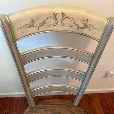 Wooden Pedestal Dining Table & Chairs with Painted Detail (DR-MG)