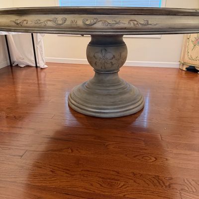Wooden Pedestal Dining Table & Chairs with Painted Detail (DR-MG)