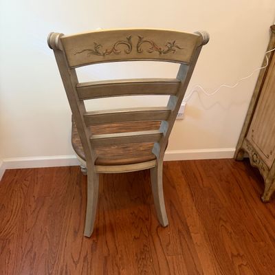Wooden Pedestal Dining Table & Chairs with Painted Detail (DR-MG)