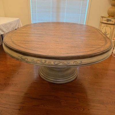 Wooden Pedestal Dining Table & Chairs with Painted Detail (DR-MG)