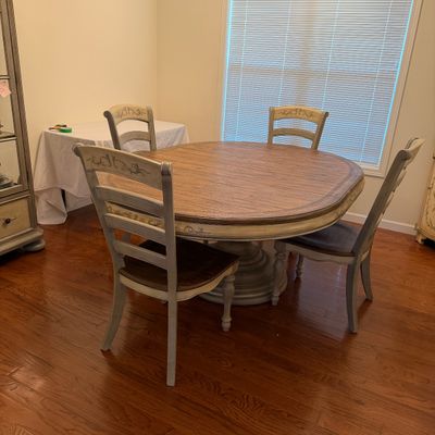 Wooden Pedestal Dining Table & Chairs with Painted Detail (DR-MG)