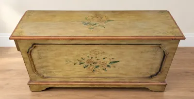 VINTAGE HAND-PAINTED FLORAL CEDAR STORAGE CHEST