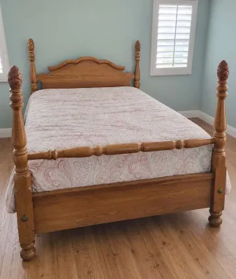 FOUR POSTER QUEEN SIZE BED FRAME