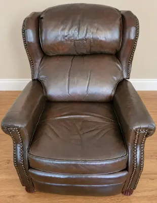 WINGBACK RECLINER WITH DISTINCTIVE NAILHEAD TRIM