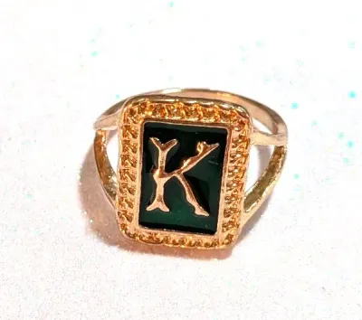 **NEW ARRIVAL** Size 8½ Letter "K" Green Enamel STYLE RING with Gold Surround on a GOLD Tone Setting (4.2g)