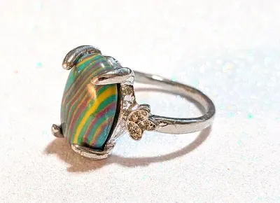 **NEW ARRIVAL** Size 6¾ BLUE, YELLOW & PURPLE "Striped" Oval Cabochon 4-Prong Stone RING1 with a "3 PETALS" Band...