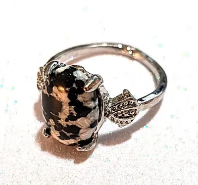 **NEW ARRIVAL** Size 8¼ BLACK & WHITE "Mottled" Oval Cabochon 4-Prong Stone RING4 with a "3 DOTS" Band in a...