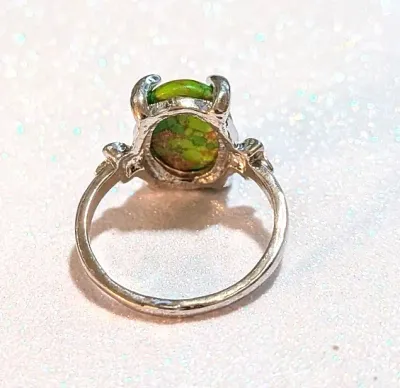 **NEW ARRIVAL** Size 7 GREEN & RUST "Mottled" Oval Cabochon 4-Prong Stone RING1 with a "3 PETALS" Band in a...