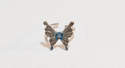 **NEW ARRIVAL** Size 5 Silver Colored Enameled Center BUTTERFLY RING with on a Silver Tone Setting and OPEN SPLIT Band (2.9g)