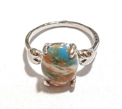 **NEW ARRIVAL** Size 9½ BLUE, RUST & WHITE "MOTTLED" Oval Cabochon 4-Prong Stone RING with a "PUFFY HEARTS" Band...