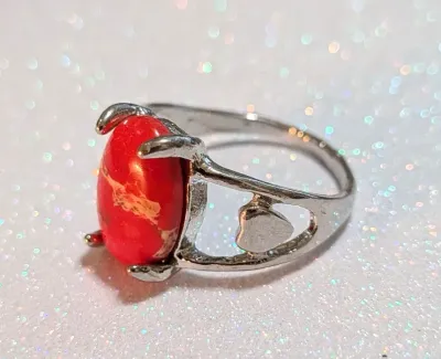 **NEW ARRIVAL** Size 9½ RED & BEIGE OVAL CABOCHON STONE (Mottled) 4-Prong RING with "Heart in the Middle" Band on a Silver...