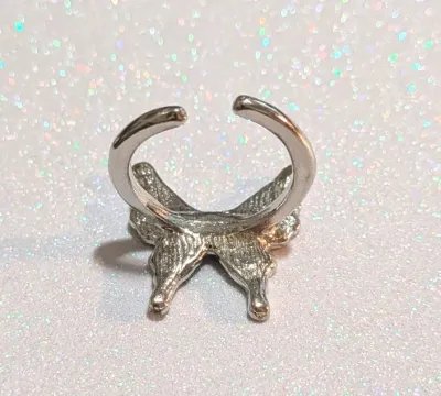 **NEW ARRIVAL** Size 5 Silver Colored Enameled Center BUTTERFLY RING with on a Silver Tone Setting and OPEN SPLIT Band (2.9g)