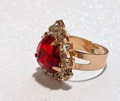 **NEW ARRIVAL** Size 7 RED HEART RING with 12 Jeweled Clear Stones Surround on an ADJUSTABLE SPLIT BAND on a Gold Tone Setting (2.4g)