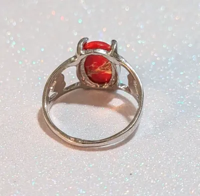 **NEW ARRIVAL** Size 9½ RED & BEIGE OVAL CABOCHON STONE (Mottled) 4-Prong RING with "Heart in the Middle" Band on a Silver...