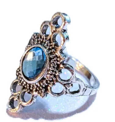 **NEW ARRIVAL** Size 8¼ Oval Beveled BLUE IRIDESCENT STONE RING with 4 Triple Circles Surround on a Silver Tone Setting (3.4g)