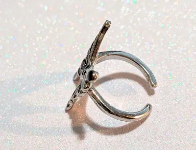 **NEW ARRIVAL** Size 5 Silver Colored Enameled Center BUTTERFLY RING with on a Silver Tone Setting and OPEN SPLIT Band (2.9g)