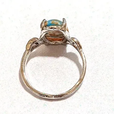 **NEW ARRIVAL** Size 9½ BLUE, RUST & WHITE "MOTTLED" Oval Cabochon 4-Prong Stone RING with a "PUFFY HEARTS" Band...