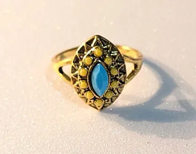 **NEW ARRIVAL** SIZE 11 Gold Tone Marquise Ring with Blue and Yellow Accents (4.1g)