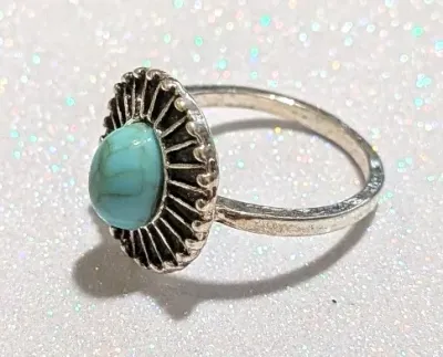 **NEW ARRIVAL** Size 6 Small "CRACKLED" BLUE ROUND TURQUOISE STYLE RING with 24 "Spikes" on a Silver Tone & Black...