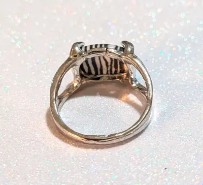 **NEW ARRIVAL** Size 8 SIDEWAYS "ZEBRA" STYLE OVAL CABOCHON "Striped" STONE 4-Prong RING with OPEN SIDE Band on a...
