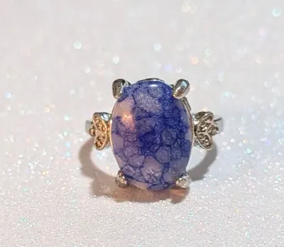**NEW ARRIVAL** Size 5½ BLUE & WHITE "Mottled" Oval Cabochon 4-Prong Stone RING1 with a "3 PETALS" Band in a...