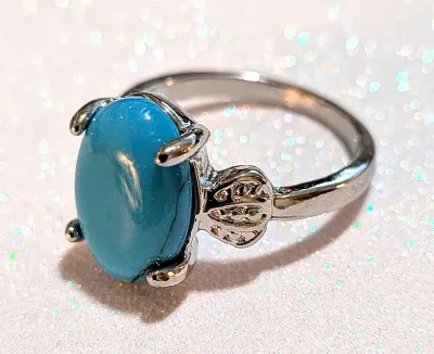 **NEW ARRIVAL** Size 9 BLUE OVAL TURQUOISE-STYLE Cabochon 4-Prong Stone RING3 with a "3 DOTS" Band in a Silver Tone (4.6g)