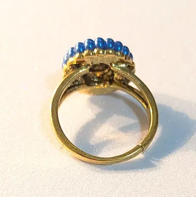 **NEW ARRIVAL** SIZE 7 This Fashion Ring Features a Gold Tone Band and Setting. The Centerpiece is a Diamond-Shaped Design with a Border...