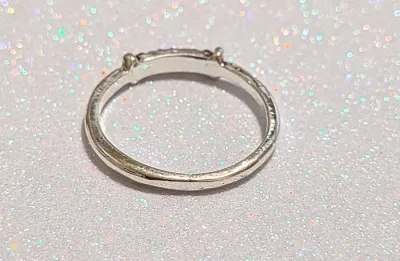**NEW ARRIVAL** Size 8 Delicate OPAQUE RED STONES RING with 4 Red Stones in a Row Style Band on a Silver Tone Setting (1.4g)