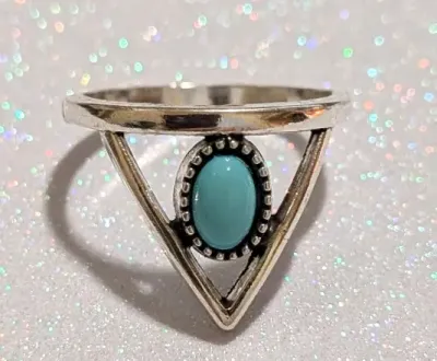 **NEW ARRIVAL** Size 7¼ Small BLUE OVAL TURQUOISE STYLE RING with "Large "V" Style on a Silver Tone Setting (1.7g)