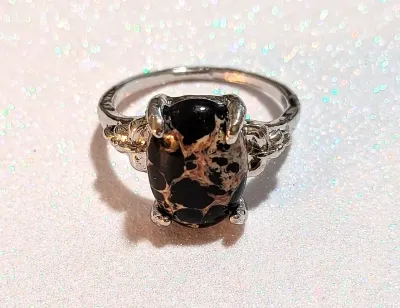 **NEW ARRIVAL** Size 9 BLACK & BEIGE OVAL CABOCHON "Mottled" STONE 4-Prong RING with "Triangle Branch" Style Band...