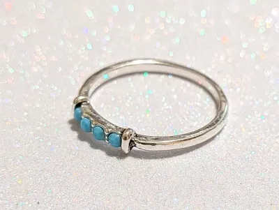 **NEW ARRIVAL** Size 9½ Delicate OPAQUE BLUE STONES RING with 4 Blue Stones in a Row Style Band on a Silver Tone Setting (1.6g)