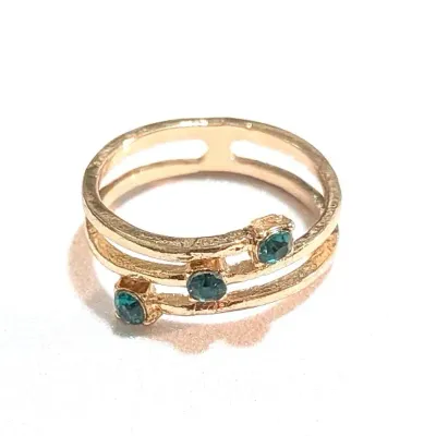 **NEW ARRIVAL** Size 8½ GREEN 3 STONES "LADDER" RING with 3 Bright Green Stones and Gold Tone Setting & Band (2.2g)