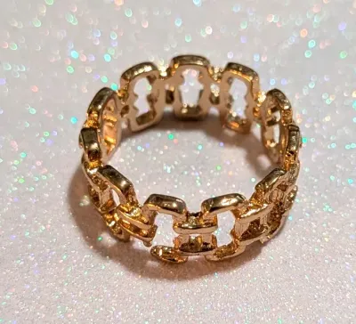 **NEW ARRIVAL** Size 7¼ Infinity Style GOLD COLORED "Chain Link" RING on a GOLD Tone Band (2.6.g)