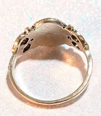 **NEW ARRIVAL** Size 7½ Light BLUE Iridescent Beveled Oval Stone STYLE RING with "Hearts" Sides on a Silver Tone Setting (2.2g)