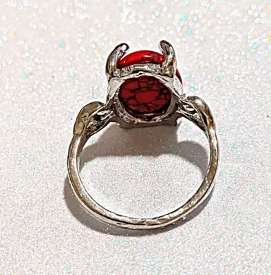 **NEW ARRIVAL** Size 6½ BRIGHT RED "Crackled" Oval Cabochon 4-Prong Stone RING with a "PUFFY HEARTS" Band in a Silver...